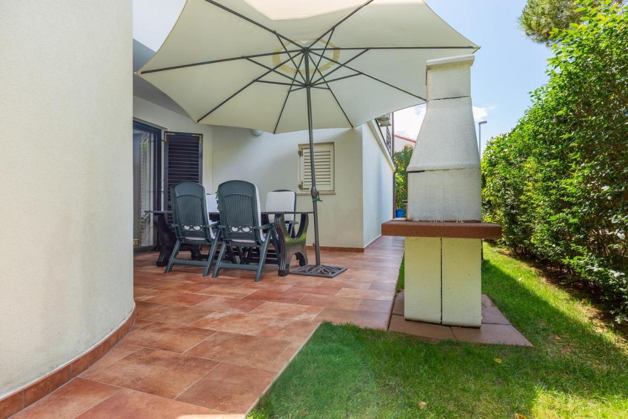 Holiday Apartment Suzana 罗维尼 外观 照片