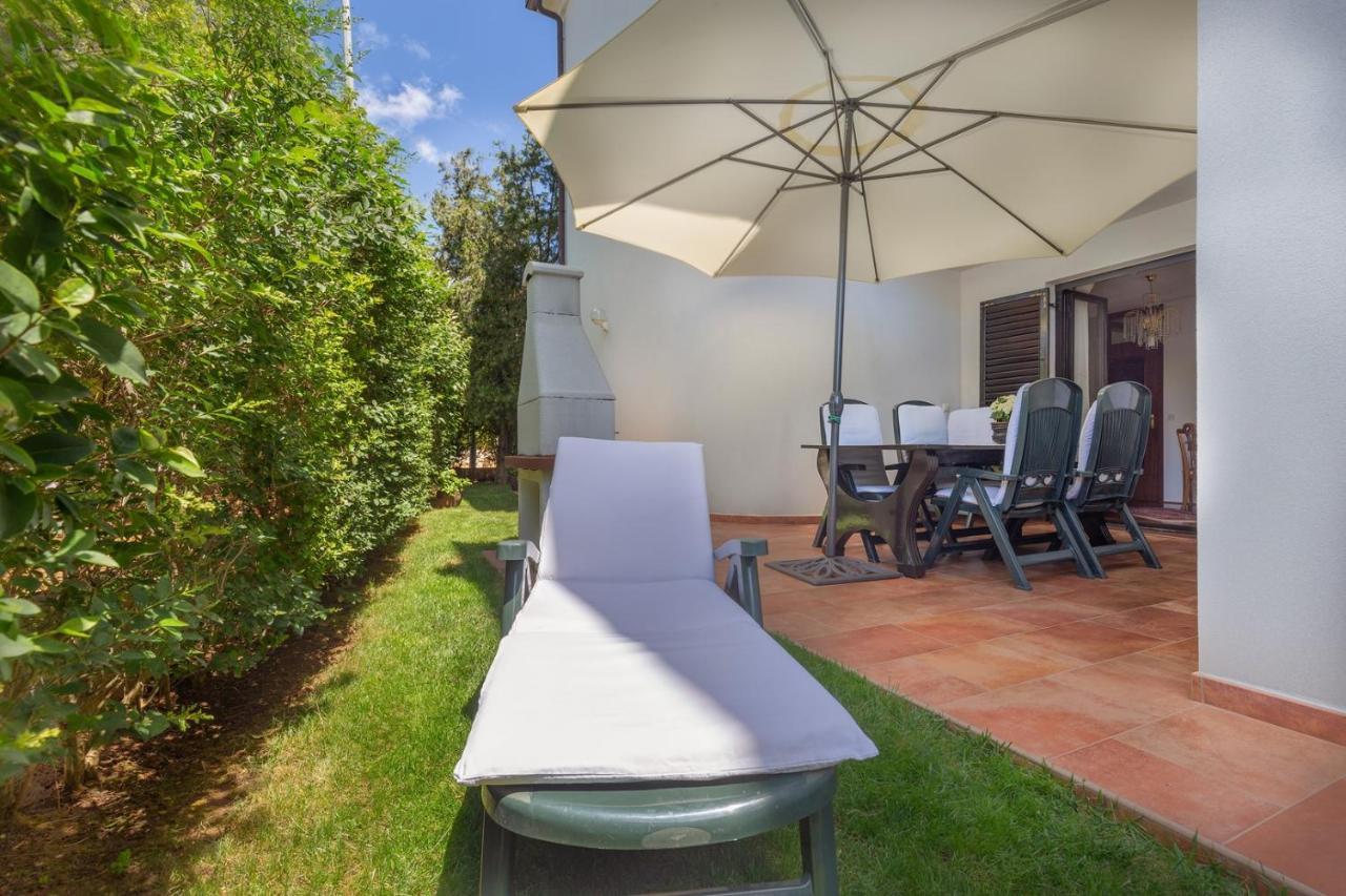 Holiday Apartment Suzana 罗维尼 外观 照片