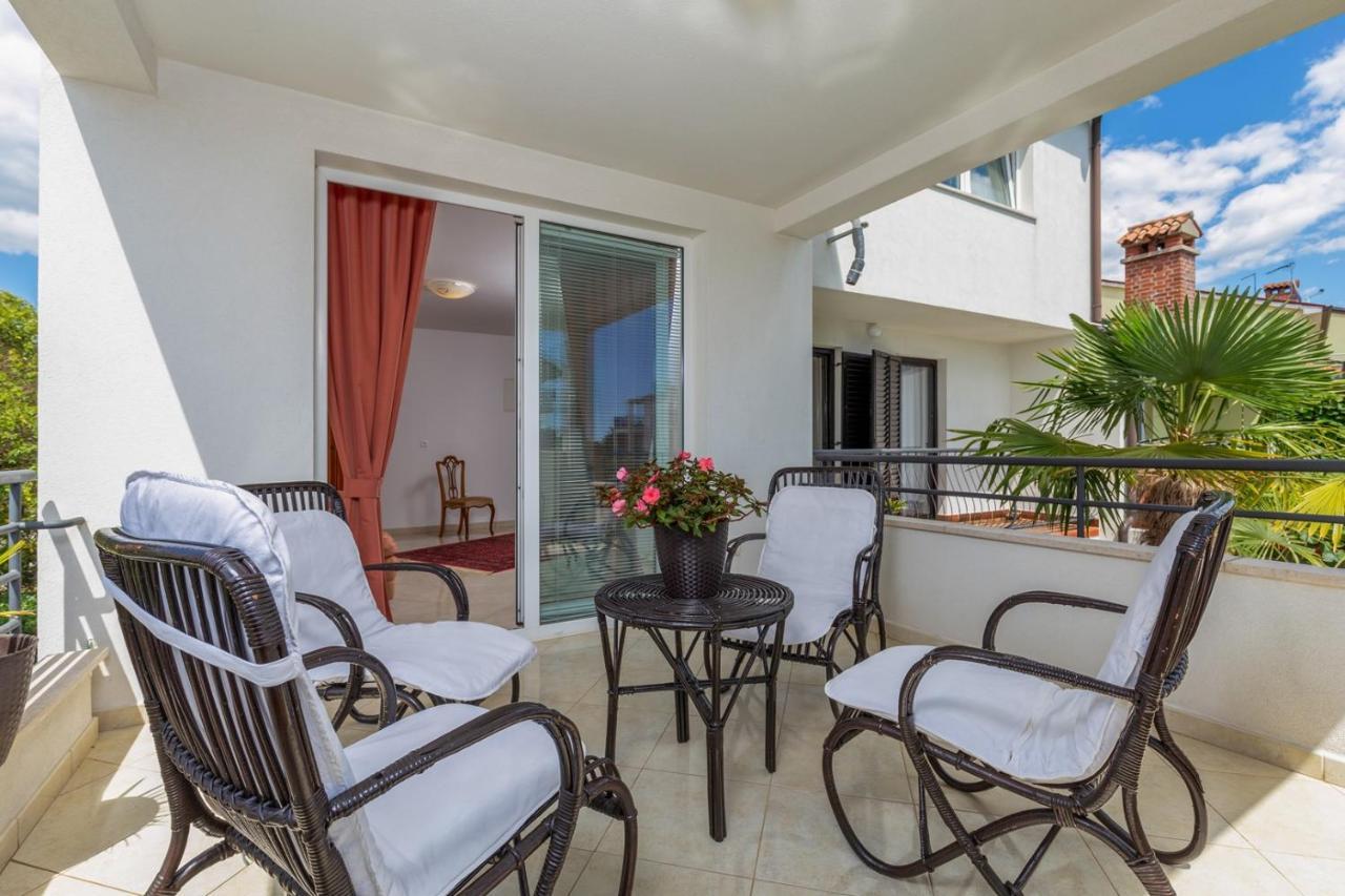 Holiday Apartment Suzana 罗维尼 外观 照片